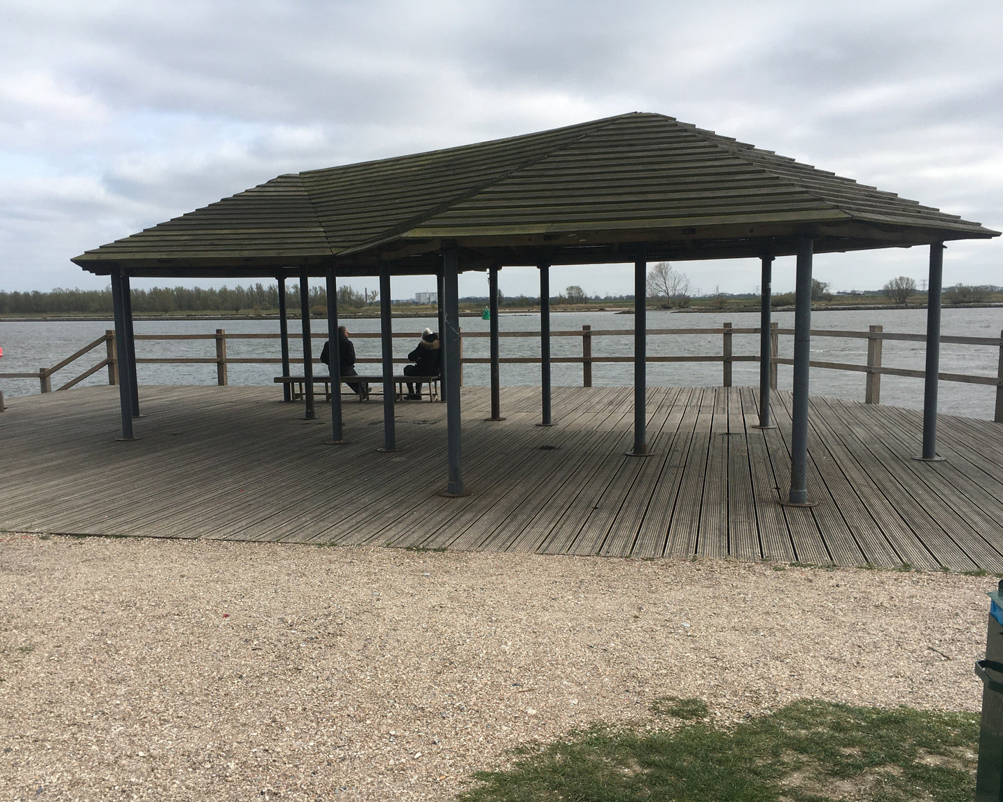 Pergola aan het water